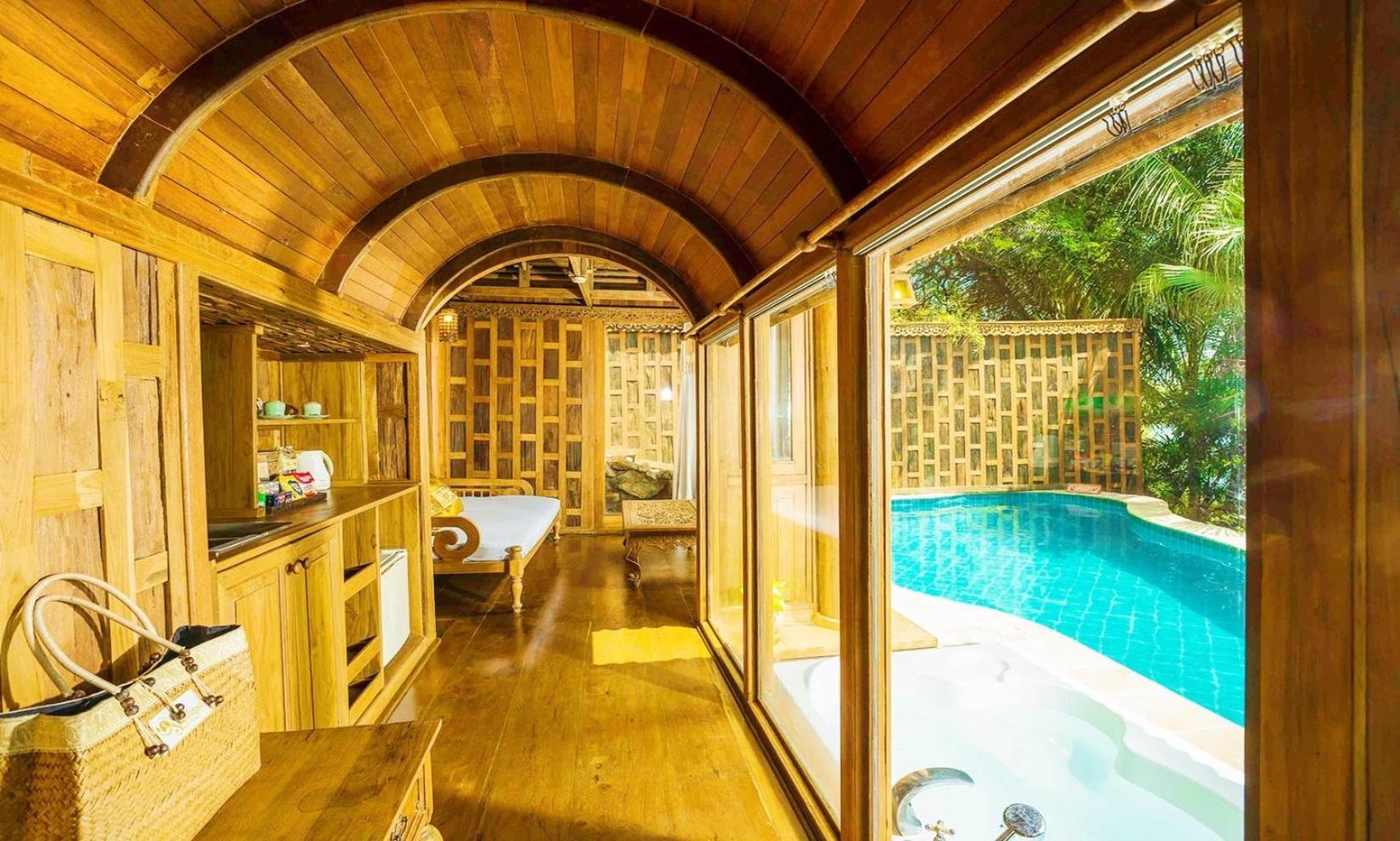 Santhiya Koh Phangan Resort And Spa 外观 照片 The interior of a villa at the resort