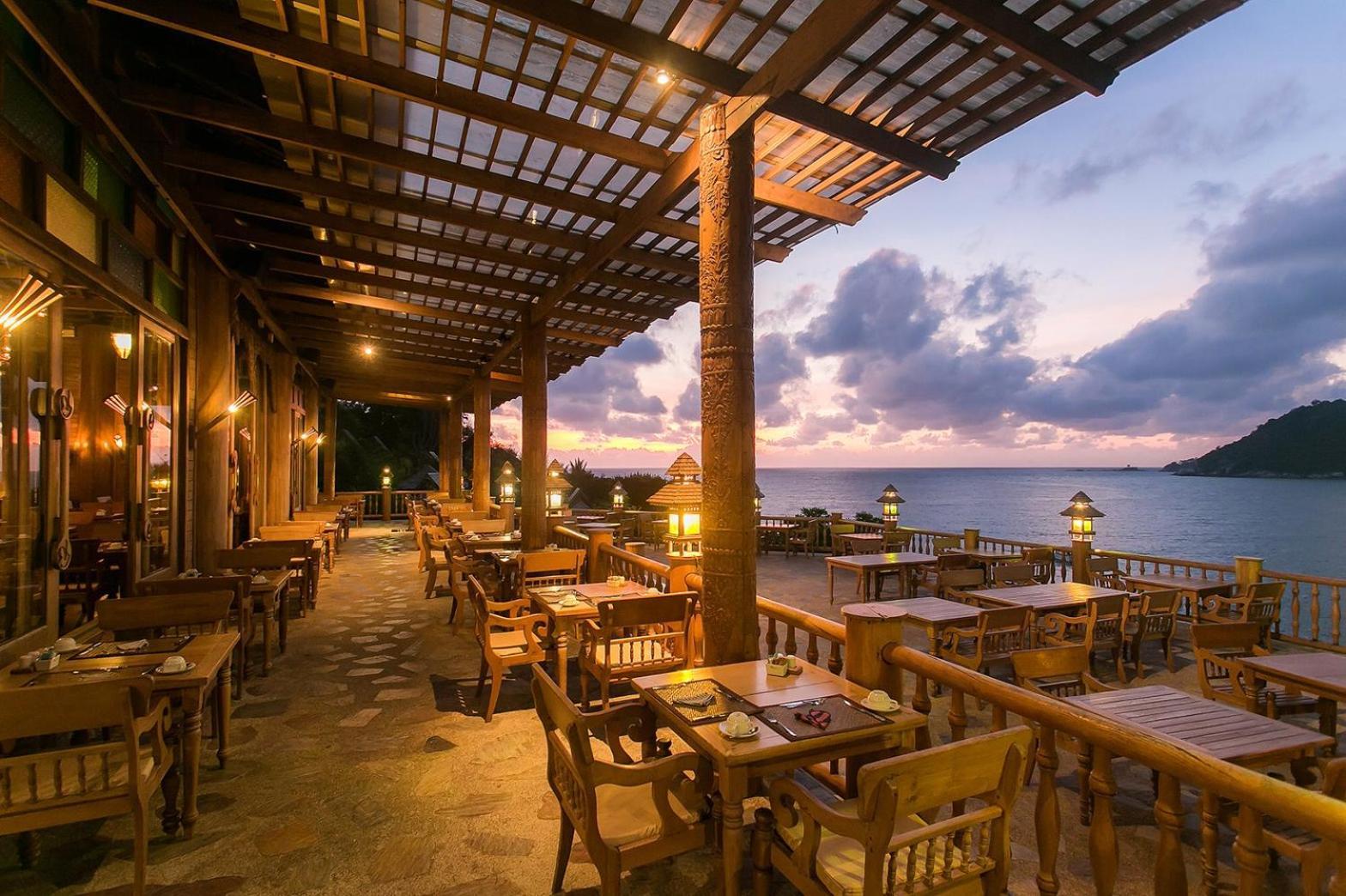 Santhiya Koh Phangan Resort And Spa 外观 照片 Sunset at the restaurant
