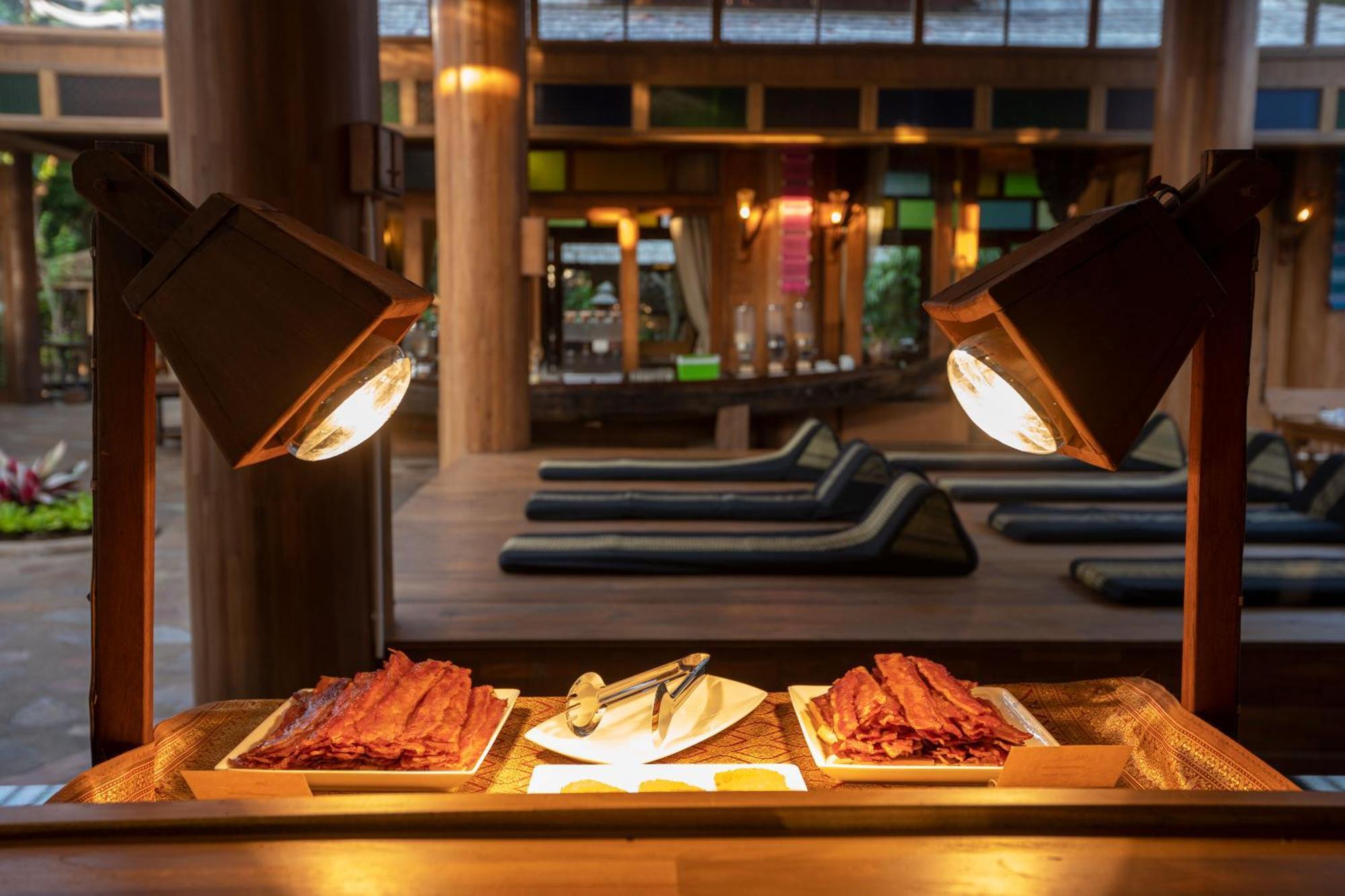 Santhiya Koh Phangan Resort And Spa 外观 照片 A chafing dish with bacon