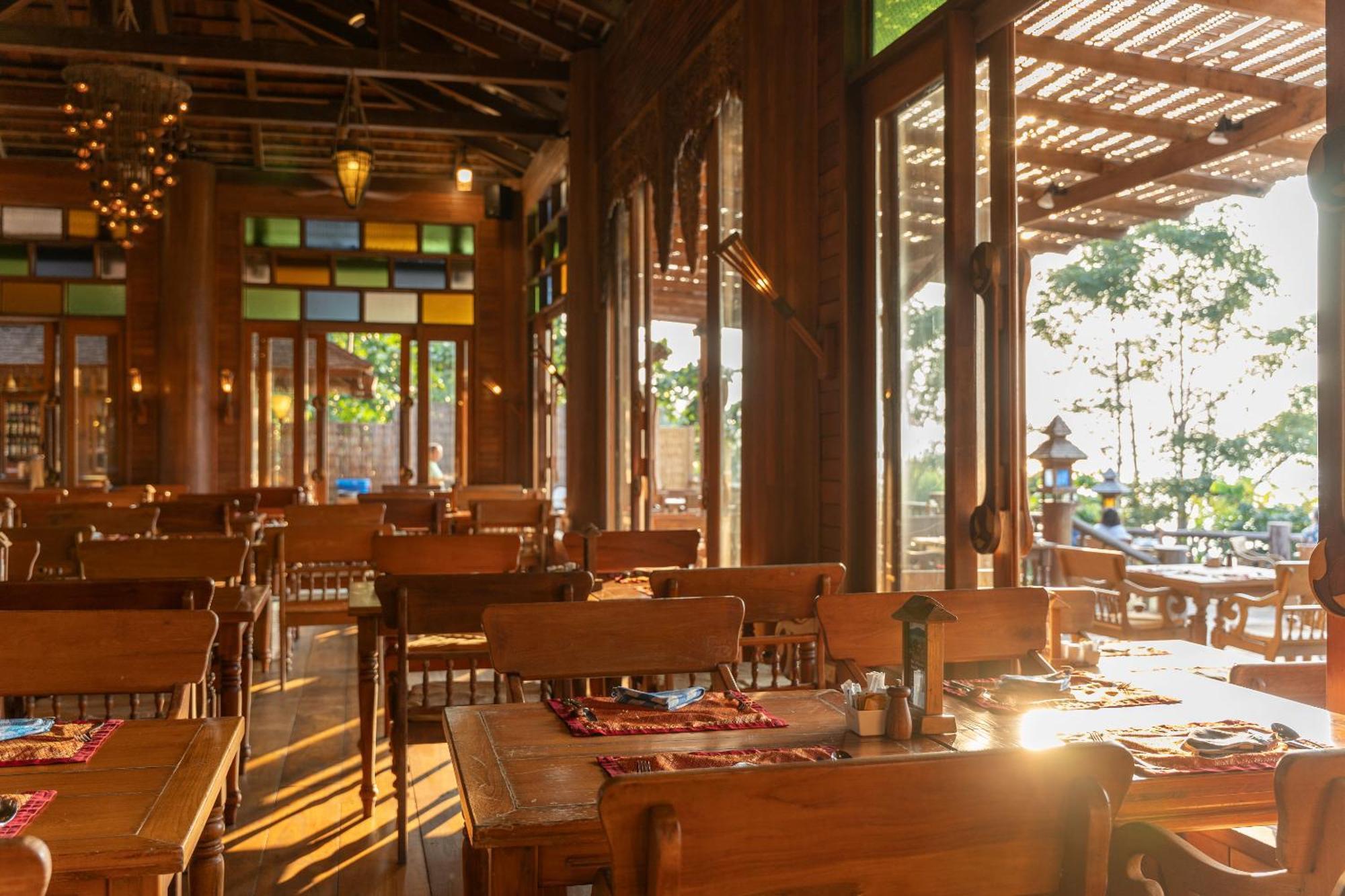 Santhiya Koh Phangan Resort And Spa 外观 照片 Interior of a restaurant in the resort
